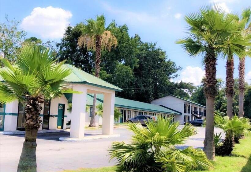 Отель Relax Inn Savannah