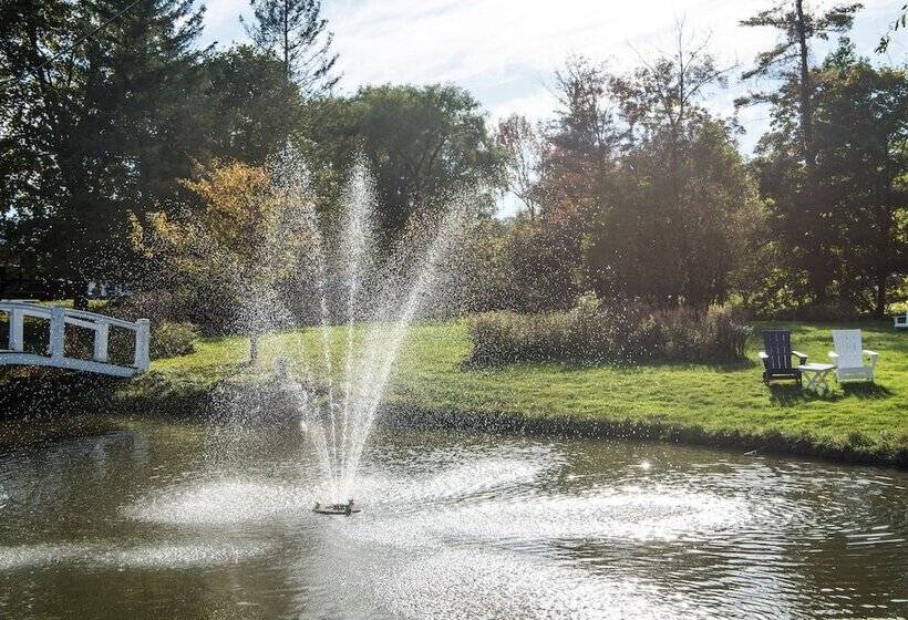 酒店 Reluctant Panther Inn & Restaurant