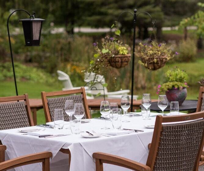 酒店 Reluctant Panther Inn & Restaurant