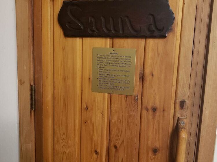 فندق Rib Mountain Inn