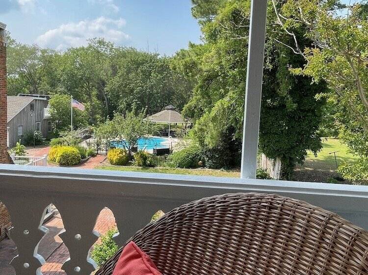 فندق River House Inn