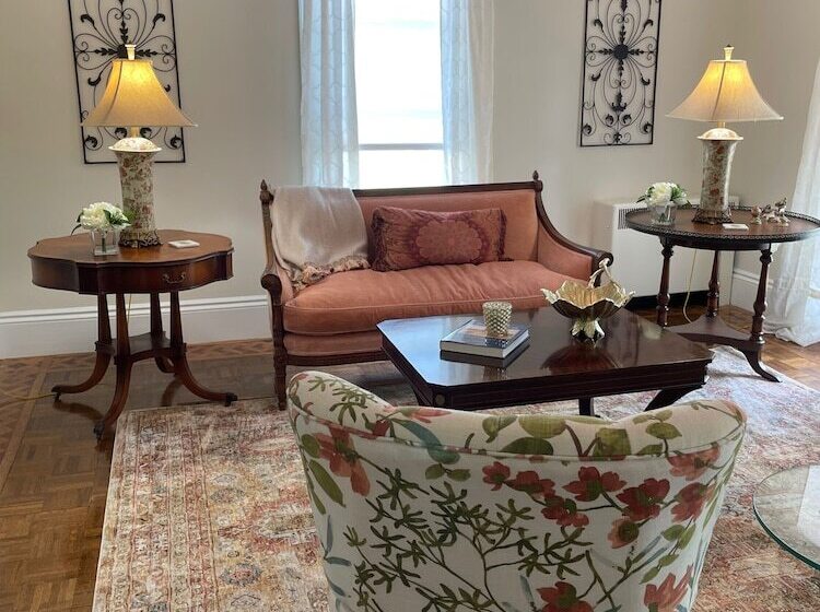 فندق River House Inn