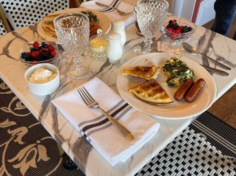 فندق River House Inn