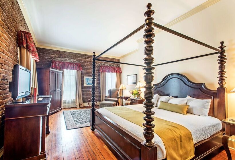 Hotel River Street Inn