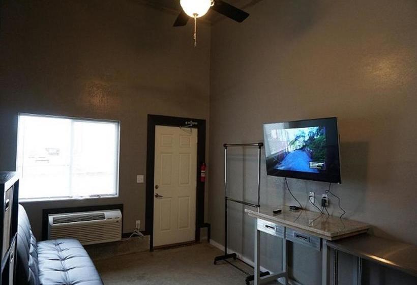 فندق Riverfront Studio Suites