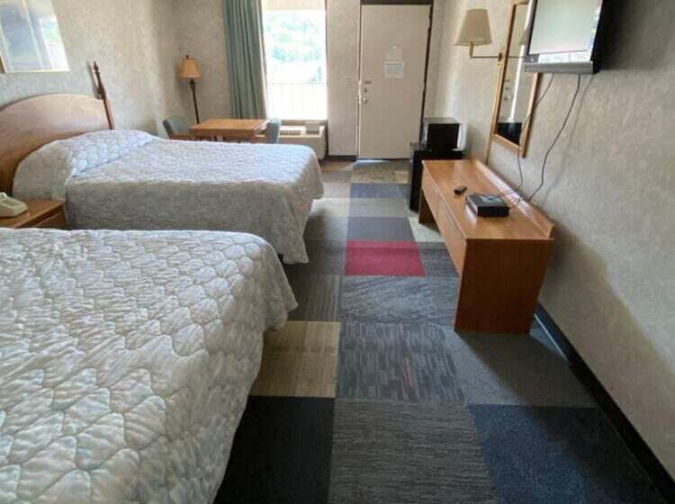 فندق Riverfront Lodge