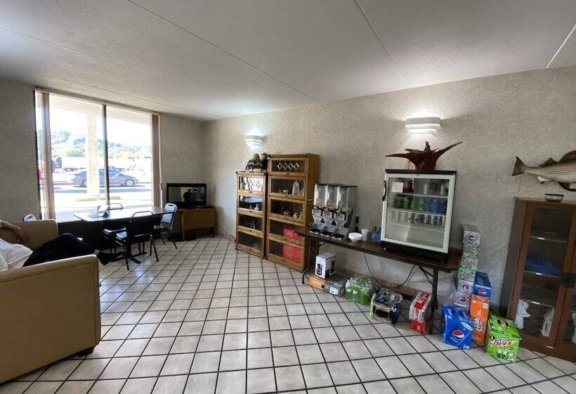 فندق Riverfront Lodge