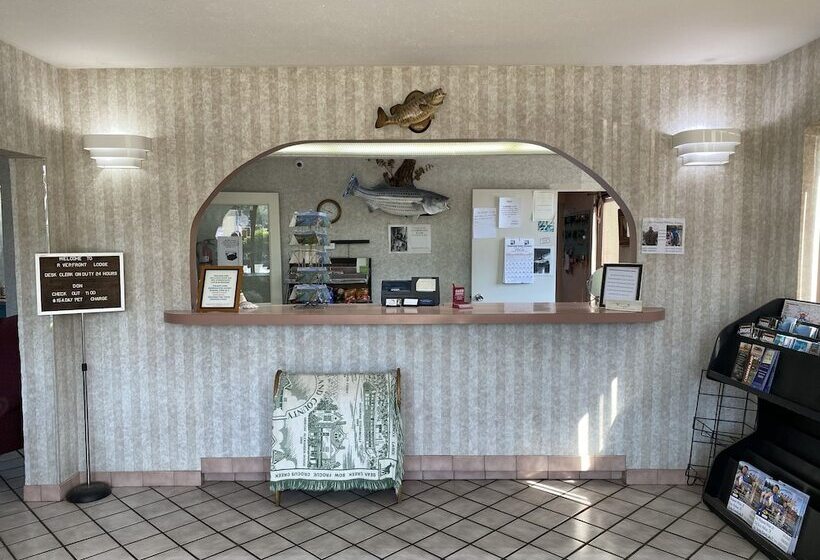 فندق Riverfront Lodge