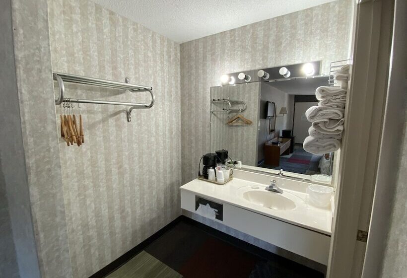 فندق Riverfront Lodge