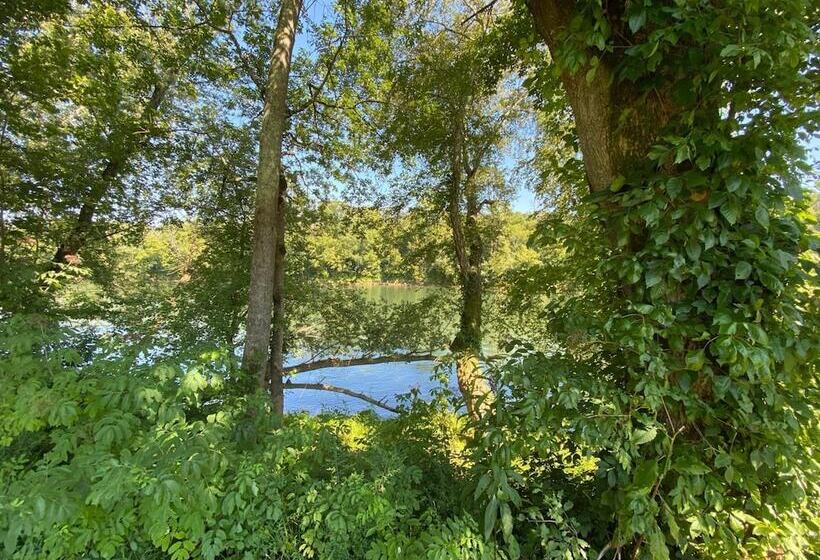 فندق Riverfront Lodge