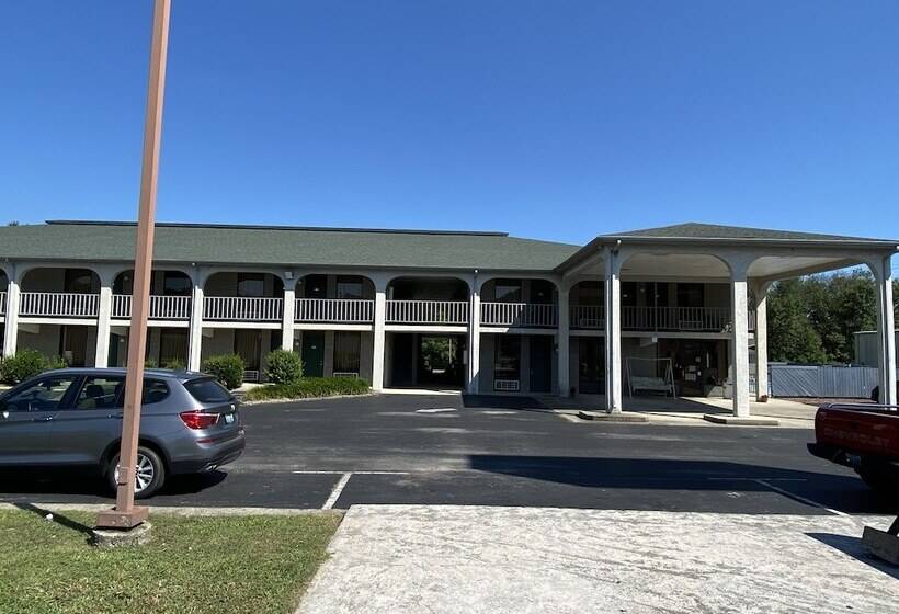 فندق Riverfront Lodge