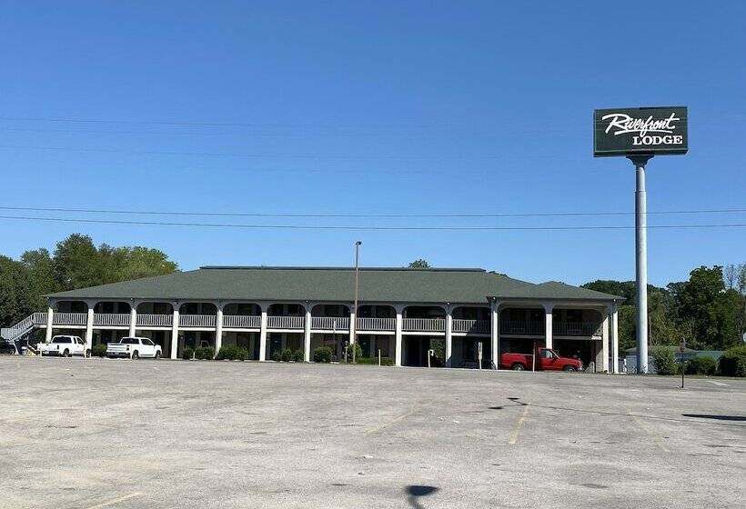 فندق Riverfront Lodge