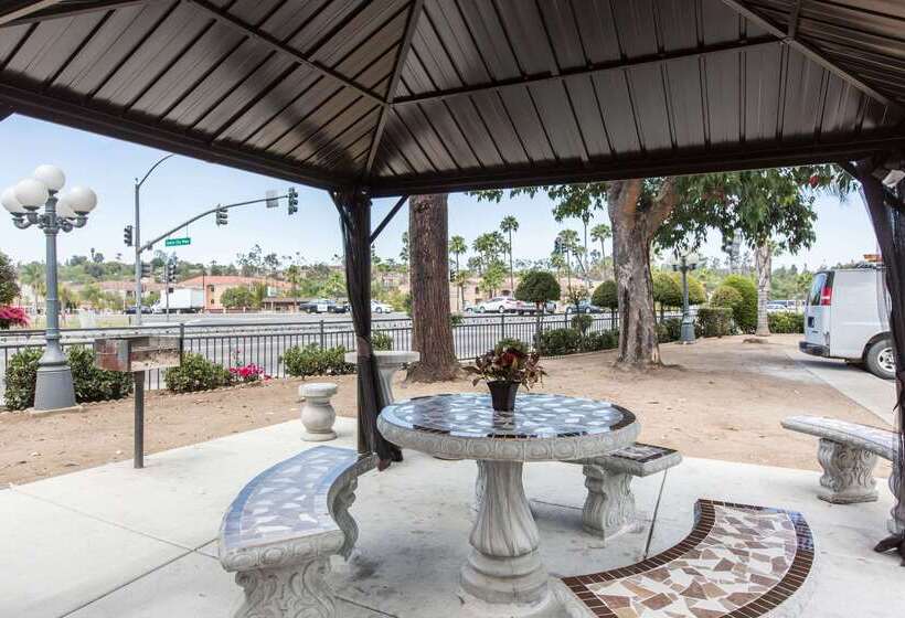 Отель Rodeway Inn Escondido Downtown
