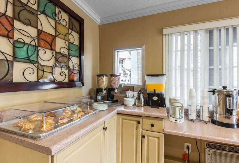 Отель Rodeway Inn Escondido Downtown