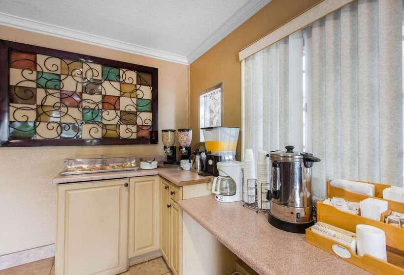 Отель Rodeway Inn Escondido Downtown