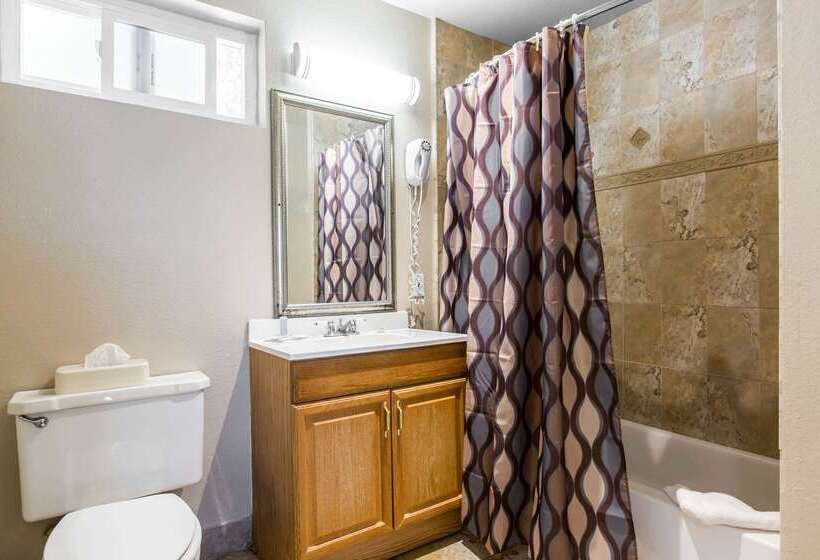 Отель Rodeway Inn Escondido Downtown