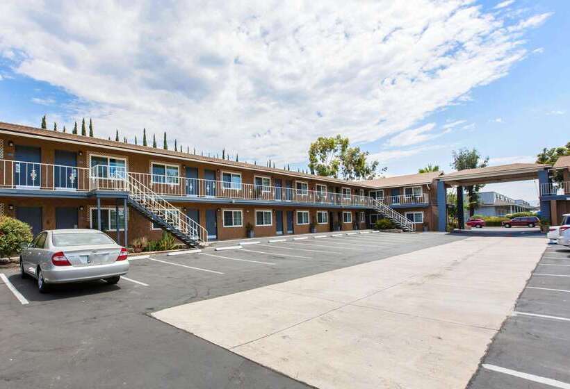 Отель Rodeway Inn Escondido Downtown
