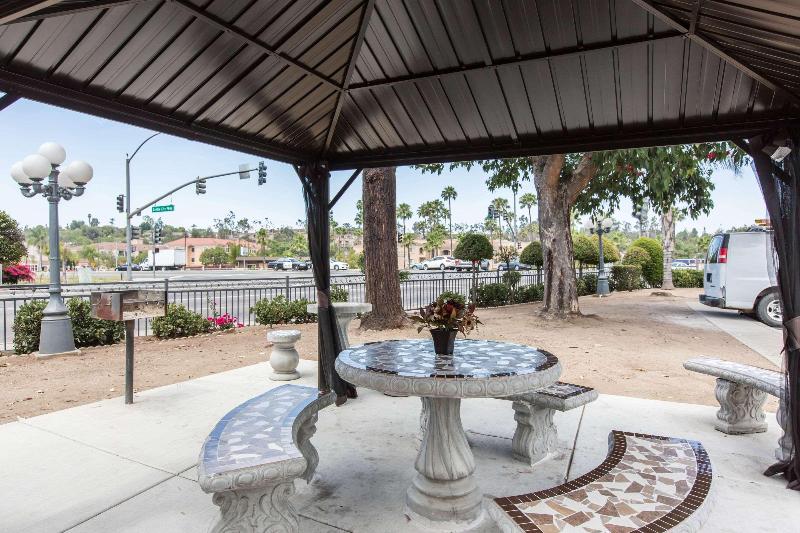 Отель Rodeway Inn Escondido Downtown