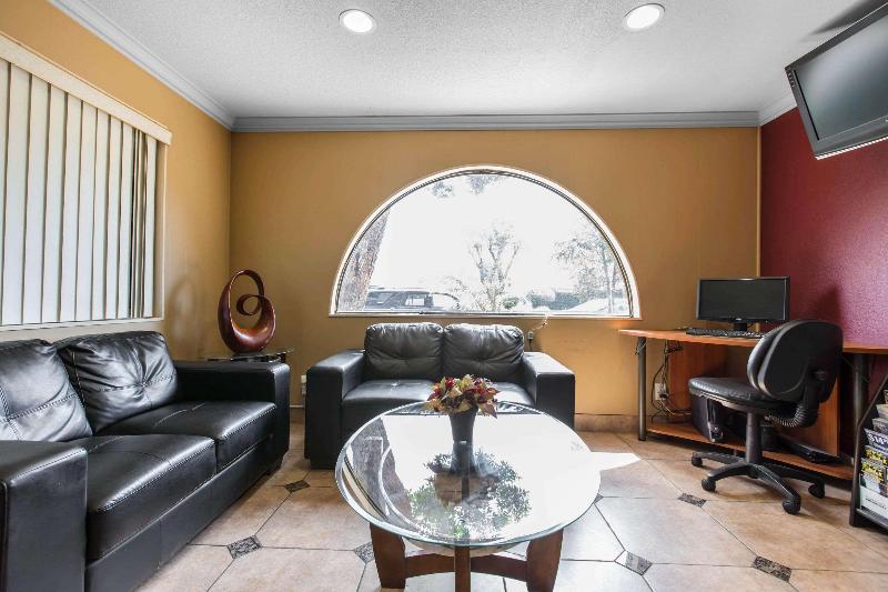 Отель Rodeway Inn Escondido Downtown