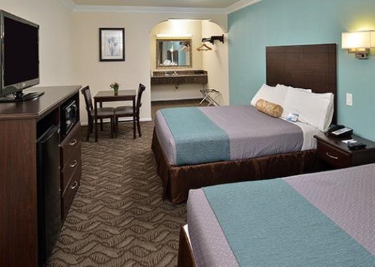 酒店 Rodeway Inn & Suites