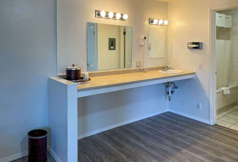 فندق Rodeway Inn & Suites Omak  Okanogan