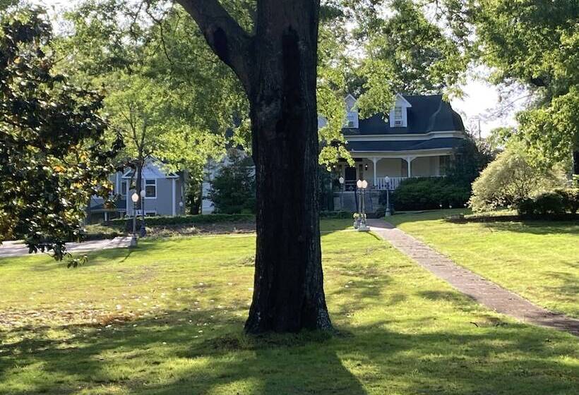 فندق Rose House Inn