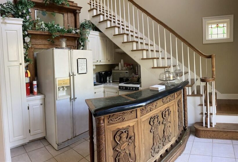 فندق Rose House Inn