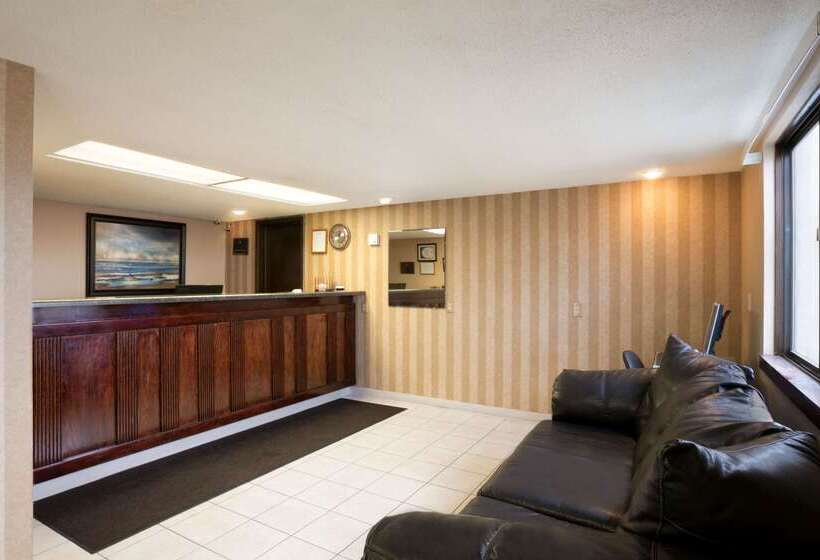 فندق Super 8 By Wyndham Eau Claire Wi