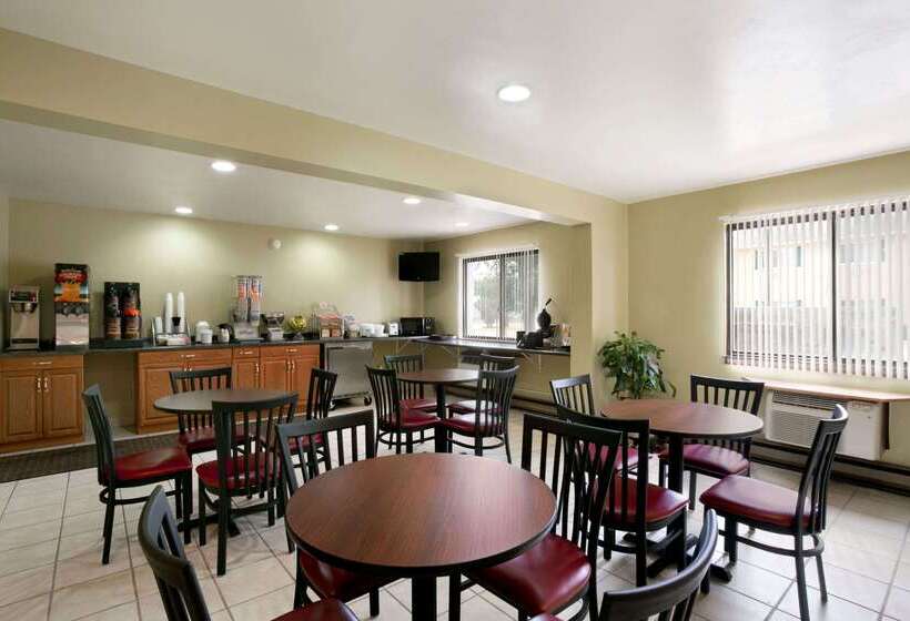 فندق Super 8 By Wyndham Eau Claire Wi