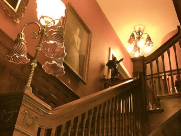 בית מלון כפרי The Redstone Inn And Suites