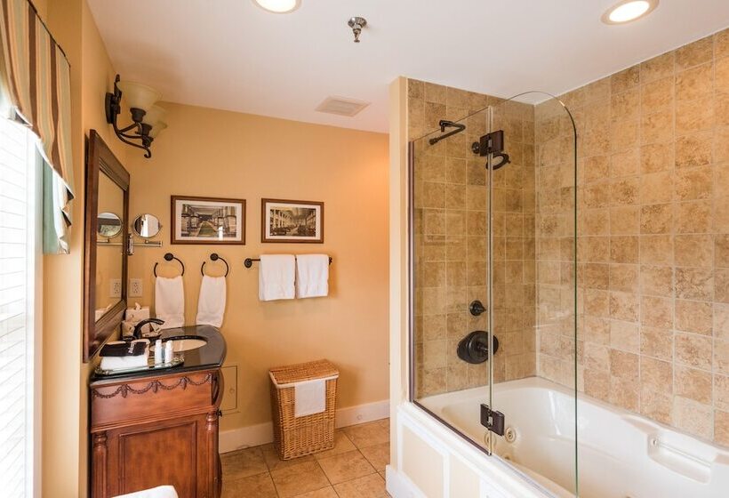 酒店 Reluctant Panther Inn & Restaurant