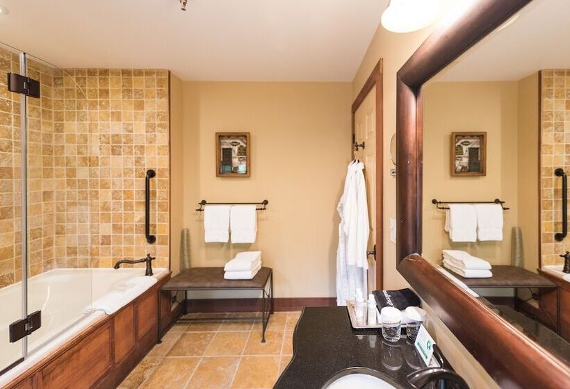 酒店 Reluctant Panther Inn & Restaurant