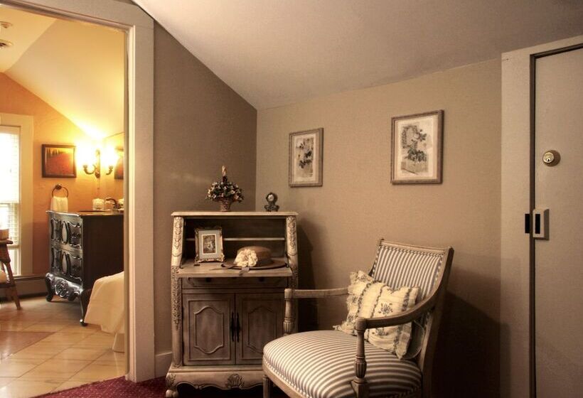 酒店 Reluctant Panther Inn & Restaurant