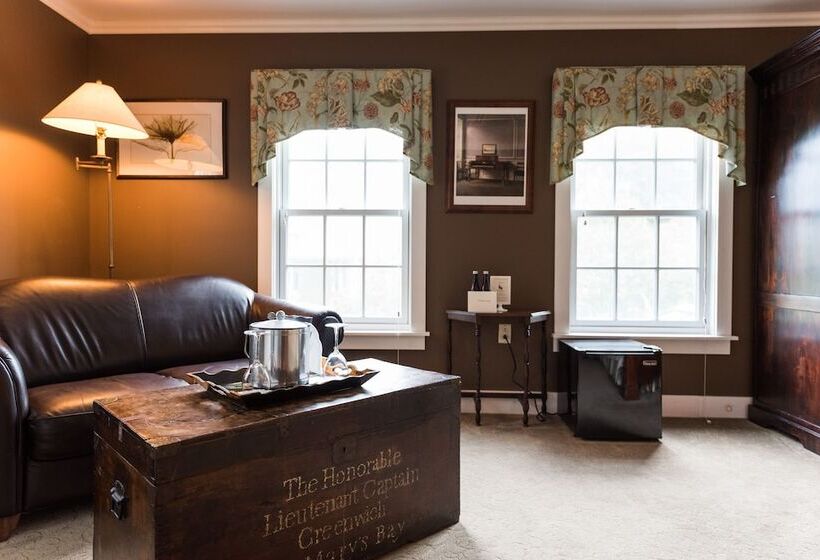 酒店 Reluctant Panther Inn & Restaurant