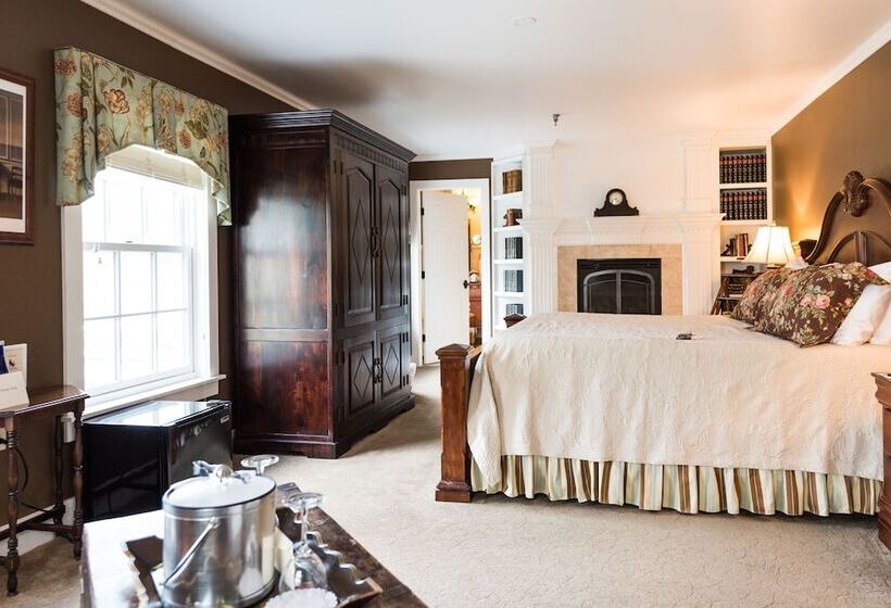 酒店 Reluctant Panther Inn & Restaurant