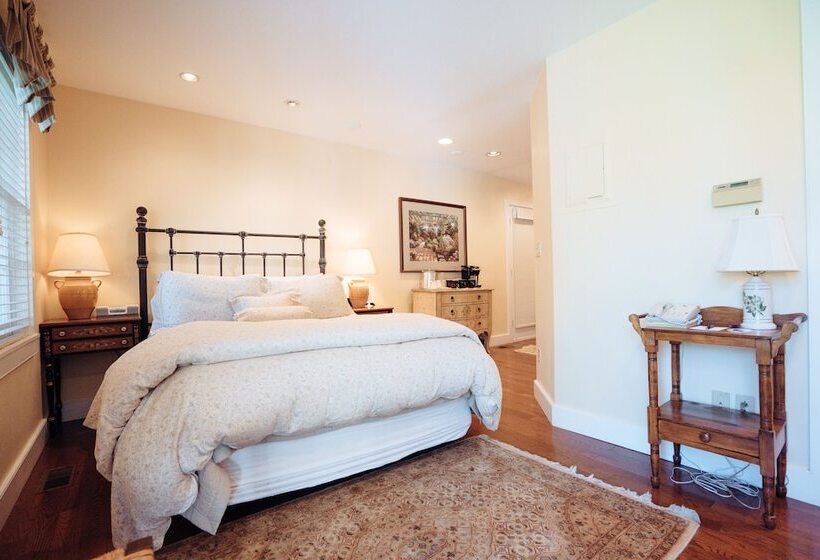 酒店 Reluctant Panther Inn & Restaurant