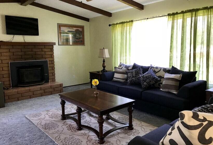 فندق The River Inn