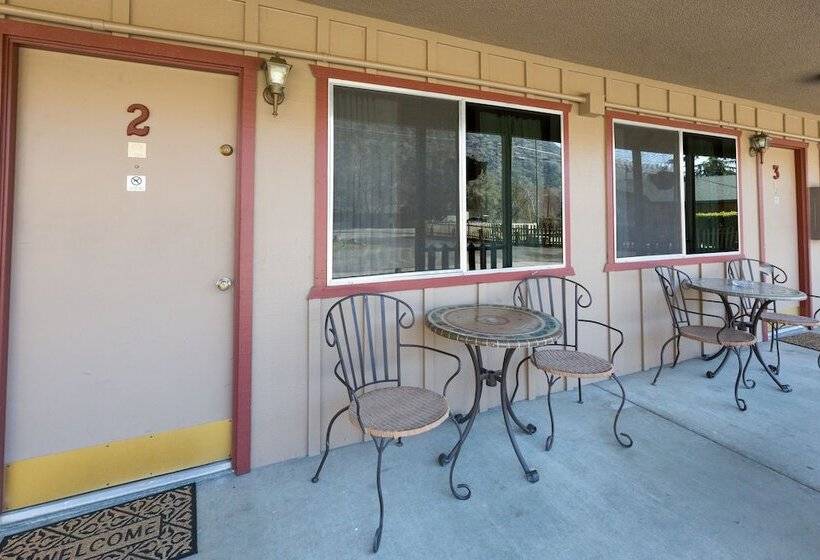 فندق The River Inn