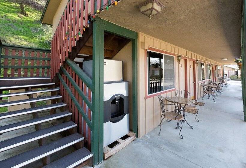 فندق The River Inn