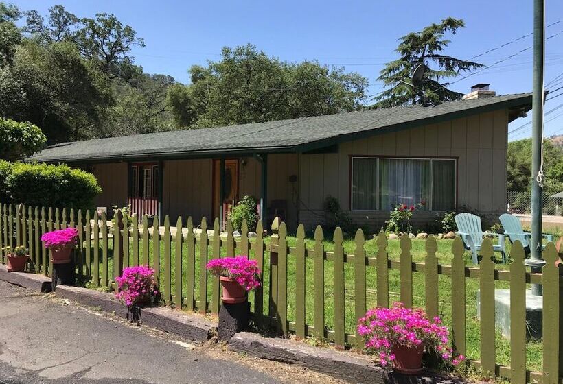 فندق The River Inn