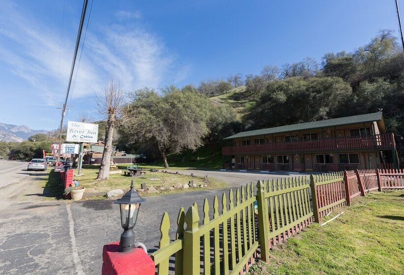 فندق The River Inn