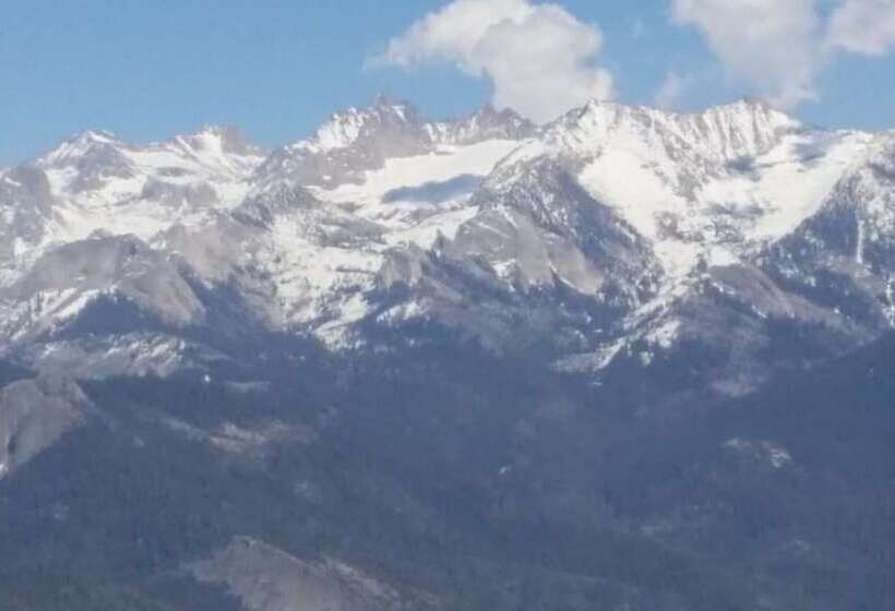 فندق The River Inn