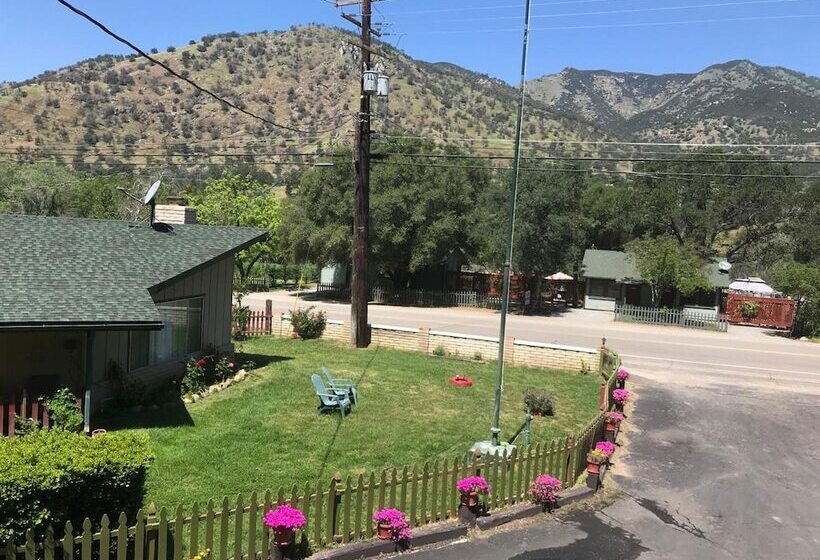 فندق The River Inn