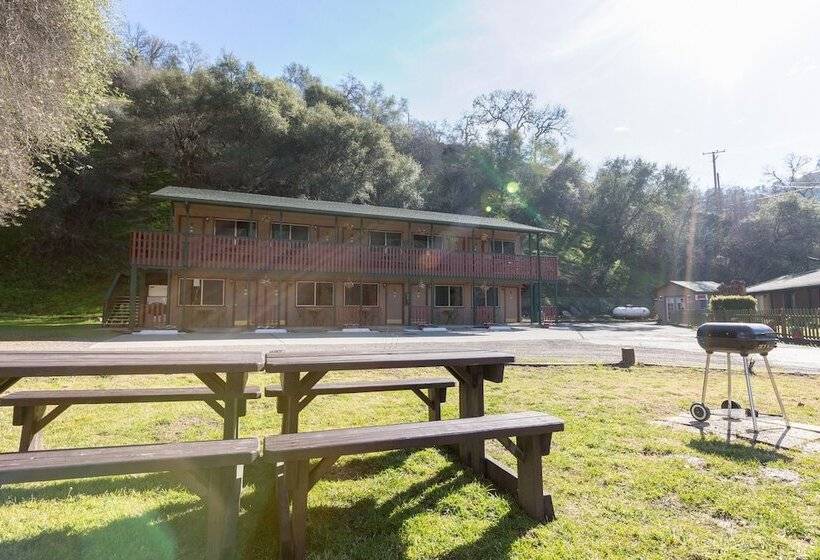 فندق The River Inn