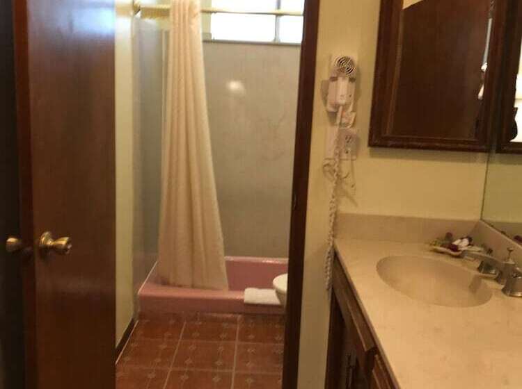 فندق The River Inn