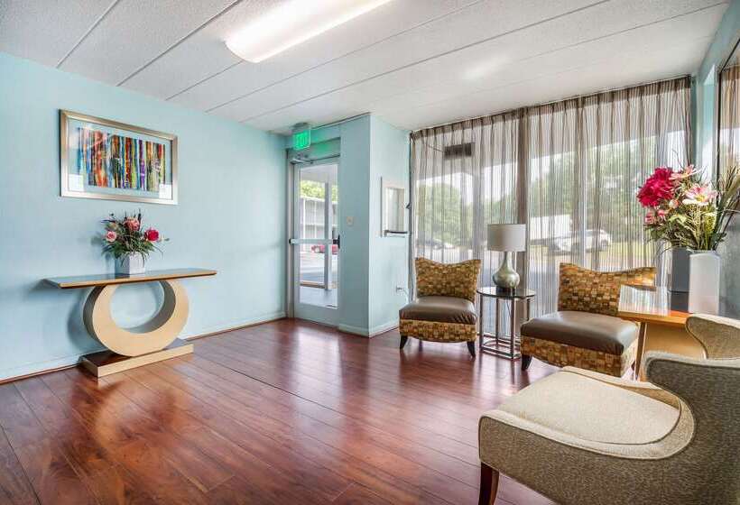 فندق على الطريق Rodeway Inn