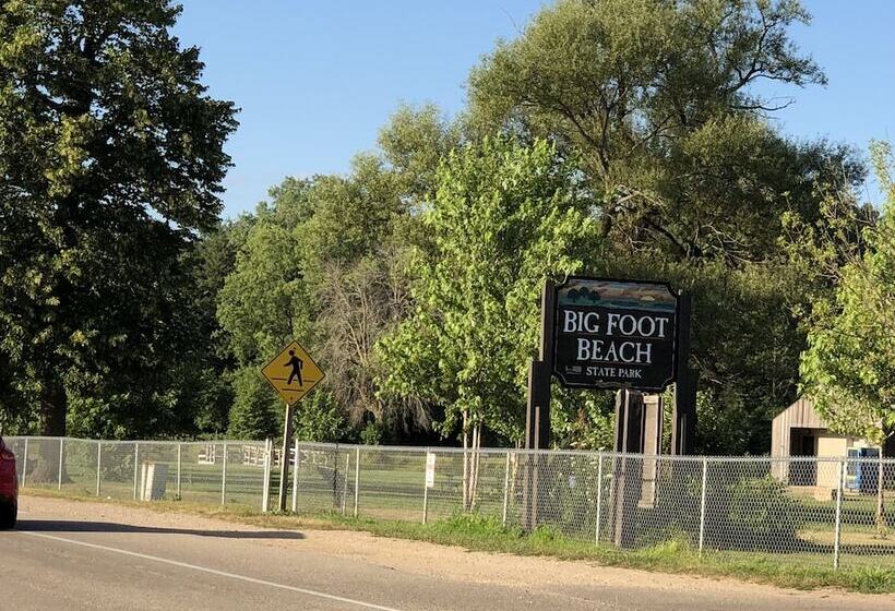 فندق على الطريق Sky Lodge Inn & Suites  Delavan