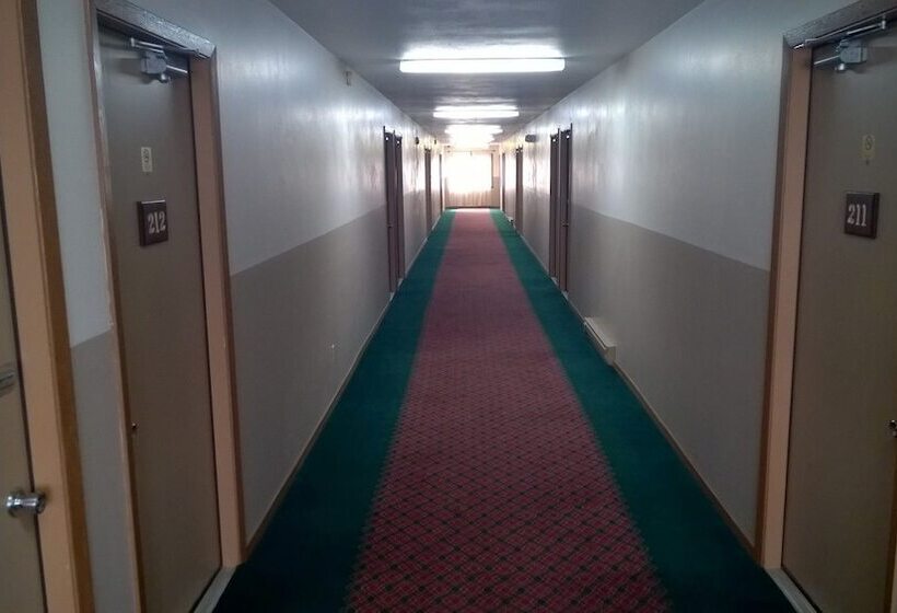 فندق على الطريق The Travelers Inn