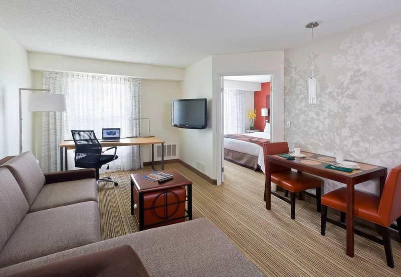 Residence Inn By Marriott Houston The Woodlands/lake Front Circle