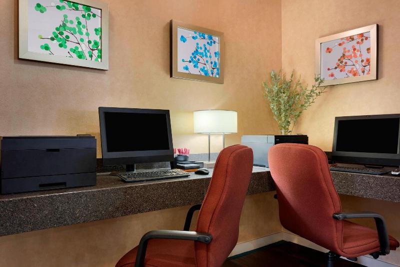 Residence Inn By Marriott Houston The Woodlands/lake Front Circle